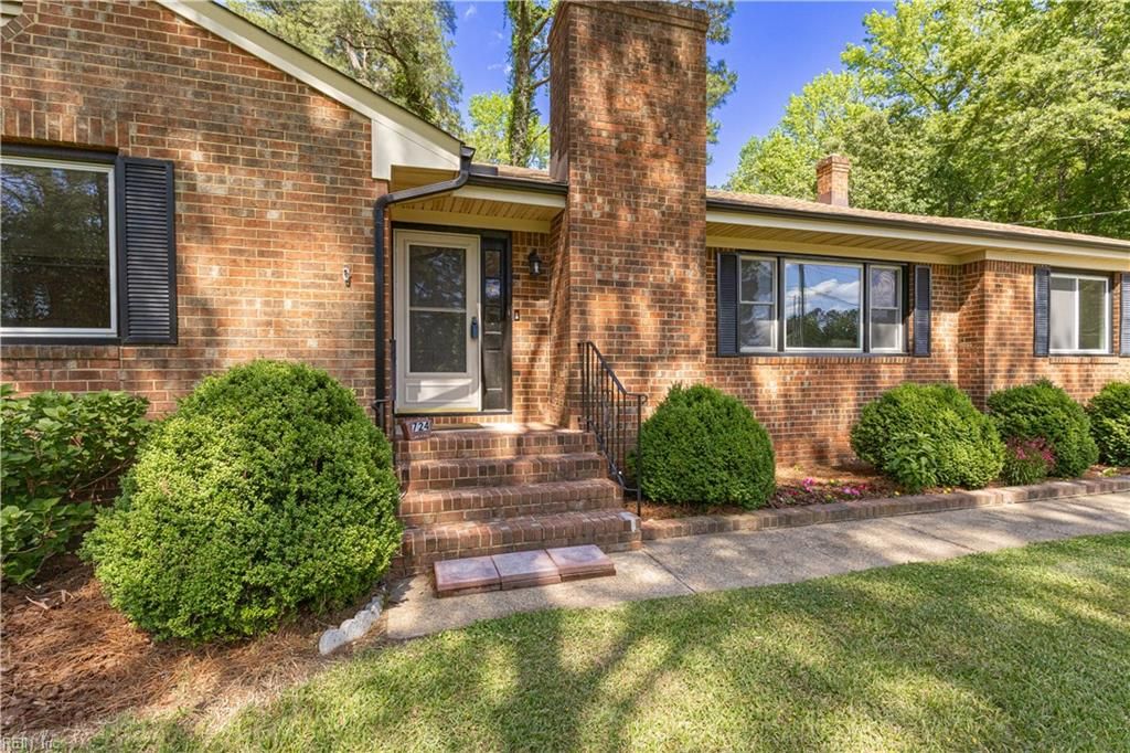Photo of 724 Bells Mill Road, Chesapeake, VA 23322 (MLS # 10633048)