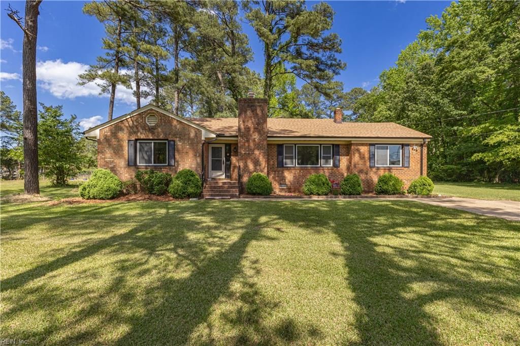 Photo of 724 Bells Mill Road, Chesapeake, VA 23322 (MLS # 10633048)