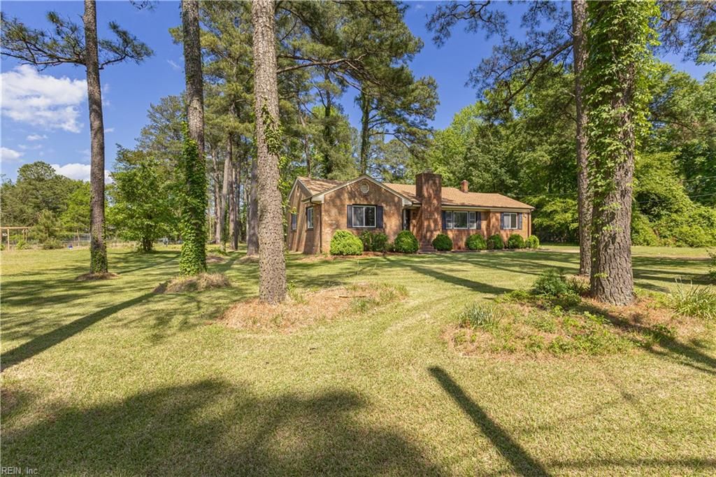 Photo of 724 Bells Mill Road, Chesapeake, VA 23322 (MLS # 10633048)