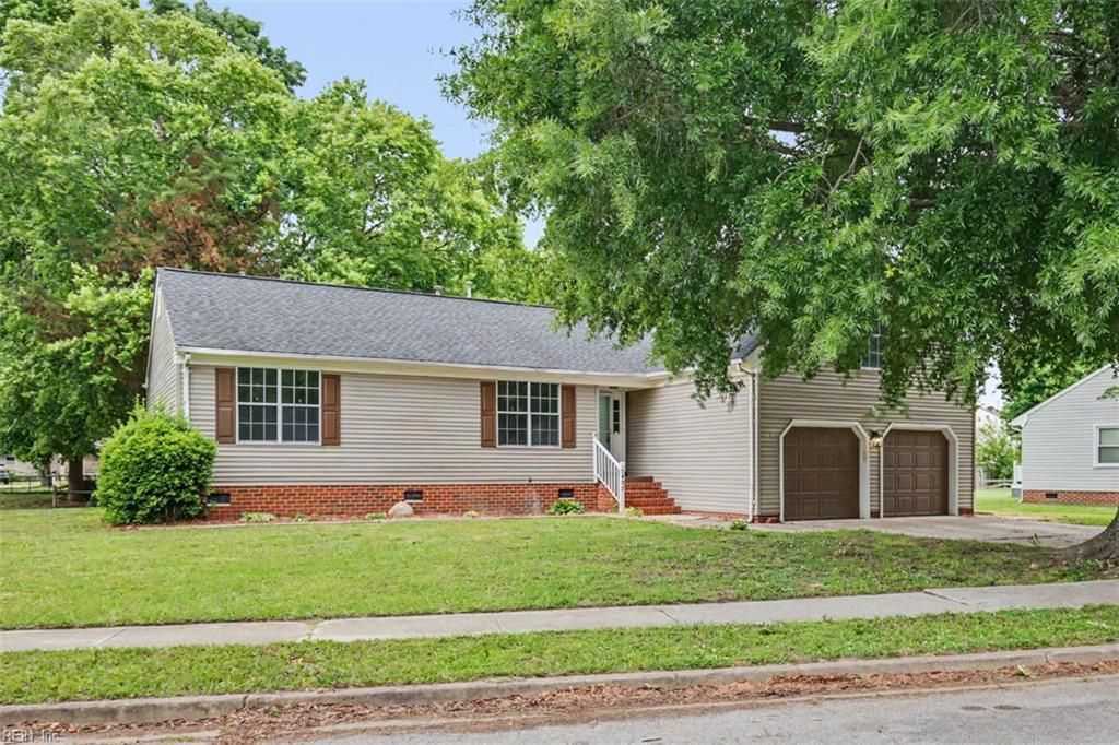 Photo of 5437 Lilac Crescent, Portsmouth, VA 23703 (MLS # 10634547)