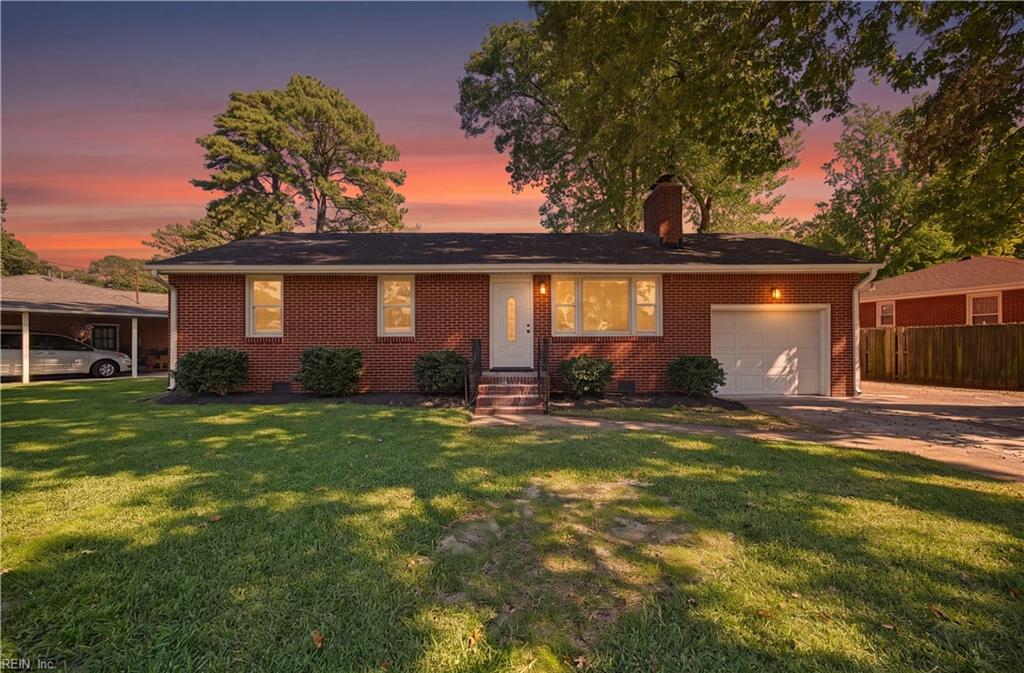 Photo of 326 W Mcginnis Circle, Norfolk, VA 23502 (MLS # 10657919)