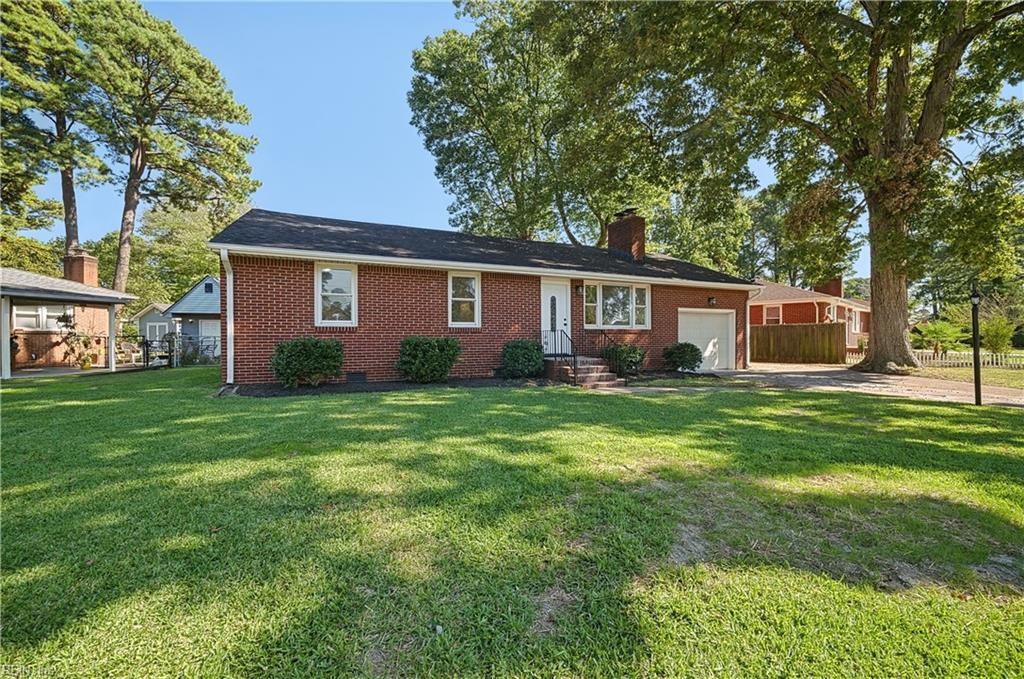 Photo of 326 W Mcginnis Circle, Norfolk, VA 23502 (MLS # 10657919)