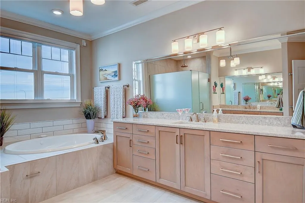 Virginia Beach, Virginia 23451, United States, 3 Bedrooms Bedrooms, ,3 BathroomsBathrooms,Residential,Active,77364