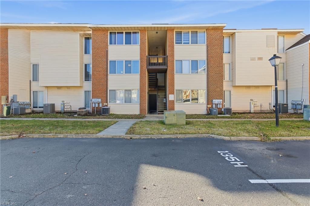 Photo of 125 Hampton Club Drive #6, Hampton, VA 23666 (MLS # 10612340)