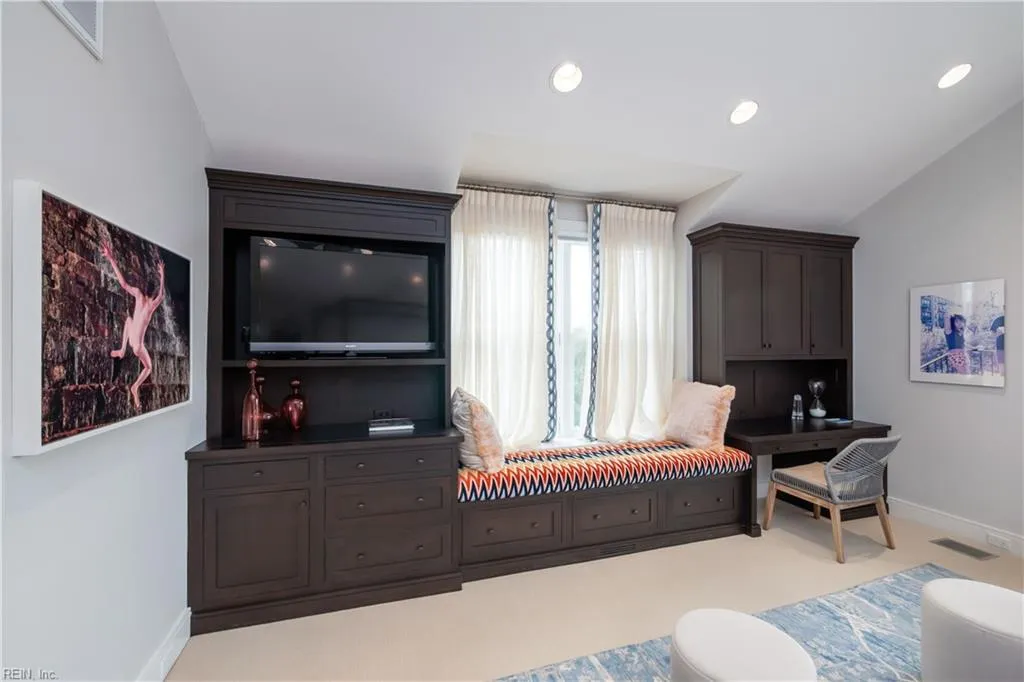 Virginia Beach, Virginia 23451, United States, 6 Bedrooms Bedrooms, ,7 BathroomsBathrooms,Residential,Active,104056