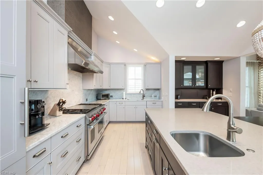 Virginia Beach, Virginia 23451, United States, 6 Bedrooms Bedrooms, ,7 BathroomsBathrooms,Residential,Active,104056