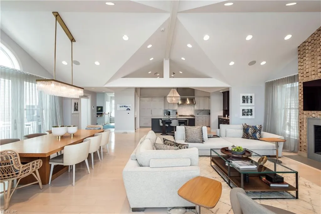 Virginia Beach, Virginia 23451, United States, 6 Bedrooms Bedrooms, ,7 BathroomsBathrooms,Residential,Active,104056