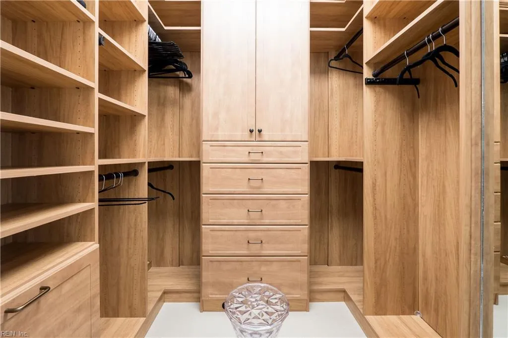 Virginia Beach, Virginia 23451, United States, 6 Bedrooms Bedrooms, ,7 BathroomsBathrooms,Residential,Active,104056