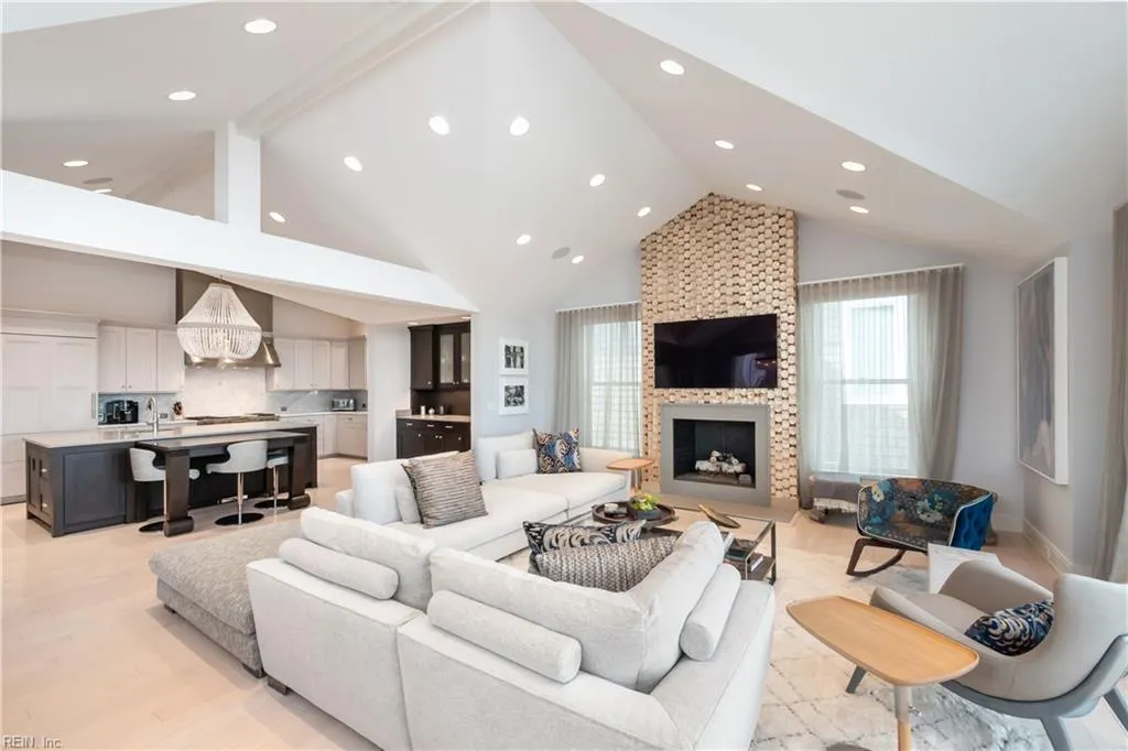 Virginia Beach, Virginia 23451, United States, 6 Bedrooms Bedrooms, ,7 BathroomsBathrooms,Residential,Active,104056