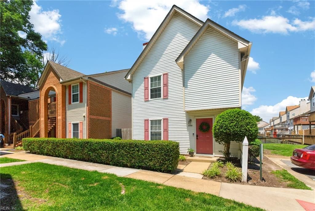 Photo of 5500 Fountain Court, Virginia Beach, VA 23462 (MLS # 10637376)