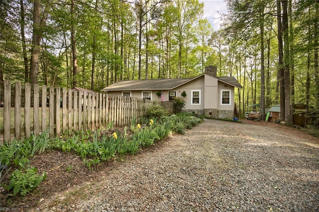 Photo of 6711 Lake View Drive, Gloucester, VA 23061 (MLS # 10630966)