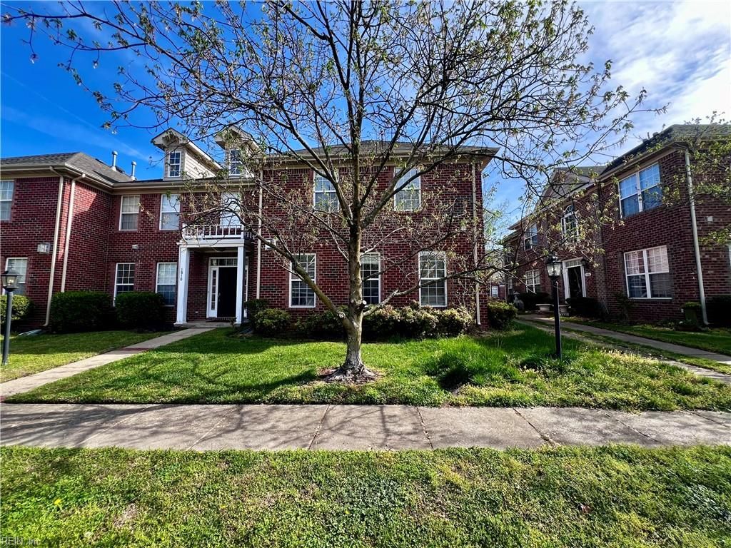 Photo of 1008 Skiffs Landing Lane, Suffolk, VA 23435 (MLS # 10628418)