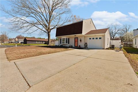 Photo of 41 Sanlun Lakes Drive, Hampton, VA 23666 (MLS # 10624639)