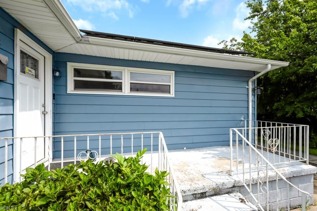 Photo of 906 Hancock Avenue, Portsmouth, VA 23701 (MLS # 10656266)