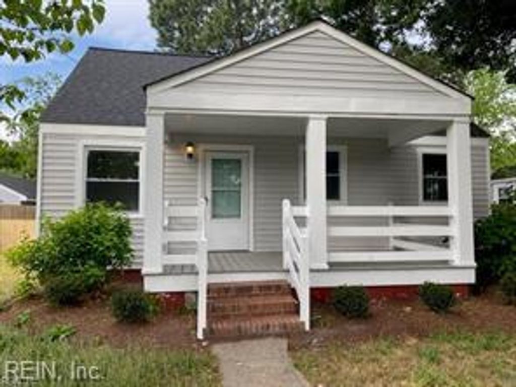 Photo of 733 Lanier Crescent, Portsmouth, VA 23707 (MLS # 10619670)