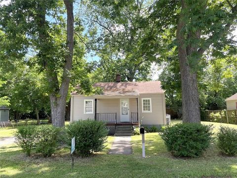 Single Family Residence in Norfolk VA 3010 Glen Avenue.jpg