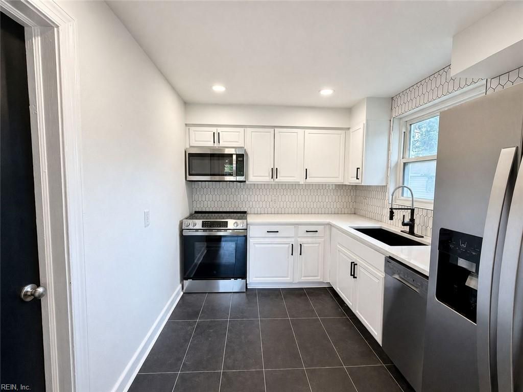 Photo of 127 Mapleshade Avenue, Norfolk, VA 23505 (MLS # 10633225)