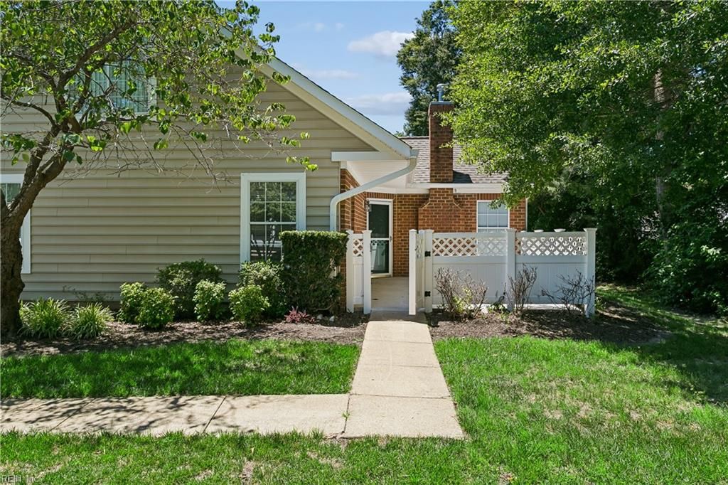 Photo of 210 Timberline Loop, Yorktown, VA 23692 (MLS # 10639238)