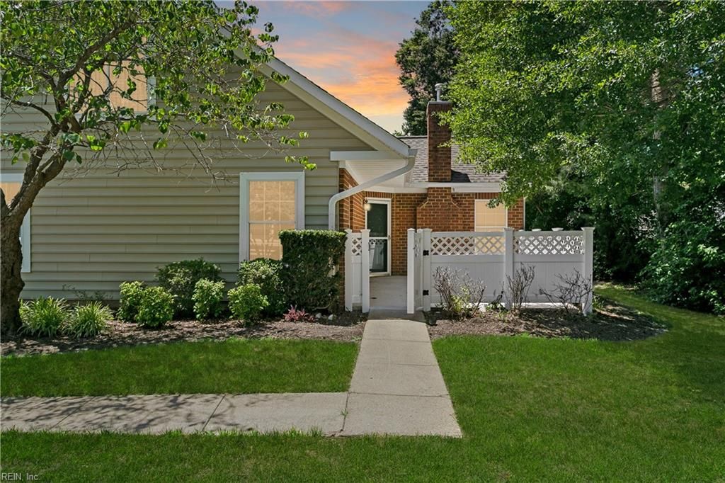 Photo of 210 Timberline Loop, Yorktown, VA 23692 (MLS # 10639238)