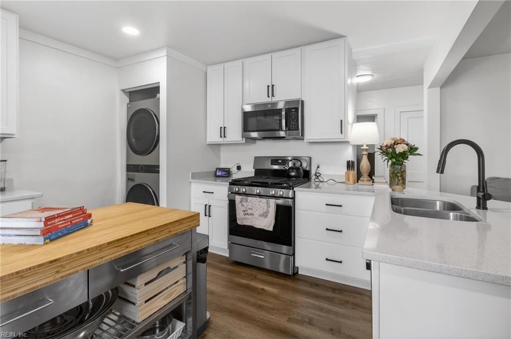 Photo of 336 E Randall Avenue, Norfolk, VA 23503 (MLS # 10631511)