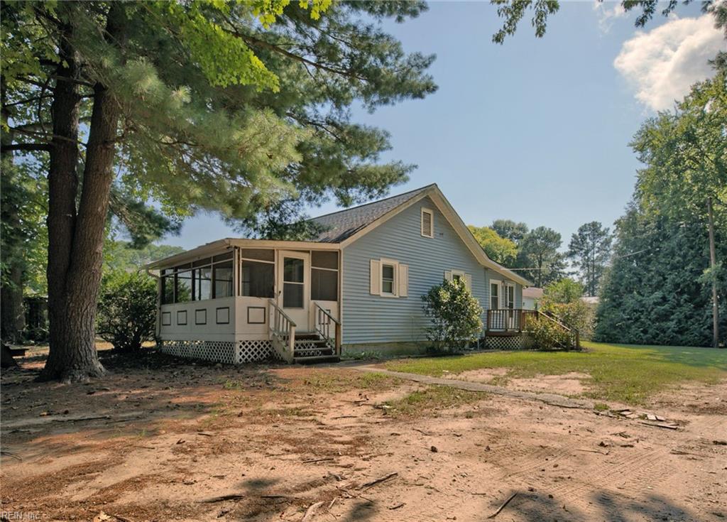 Photo of 7275 Bray Road, Hayes, VA 23072 (MLS # 10652674)