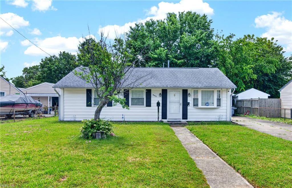 Photo of 2010 Somerville Drive, Hampton, VA 23663 (MLS # 10634212)