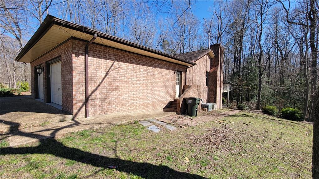 209 Laurel LN