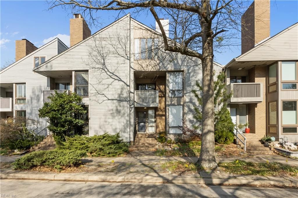 Photo of 609 Botetourt Gardens, Norfolk, VA 23507 (MLS # 10626323)