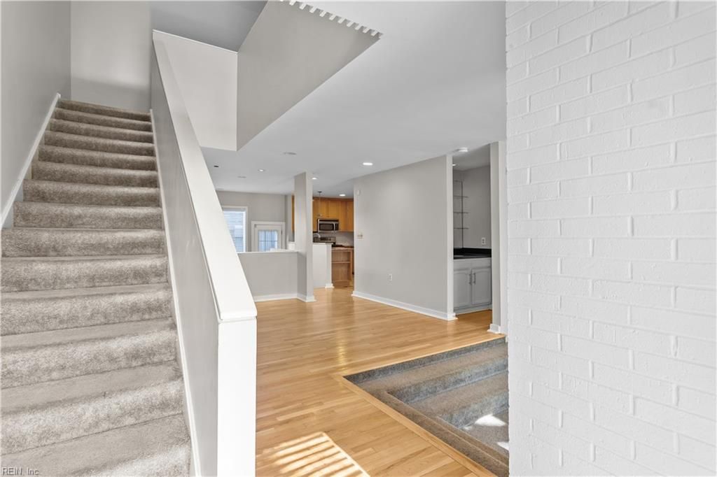 Photo of 609 Botetourt Gardens, Norfolk, VA 23507 (MLS # 10626323)