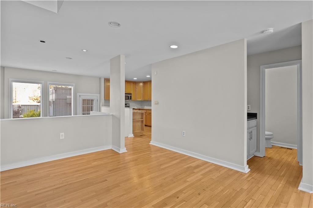 Photo of 609 Botetourt Gardens, Norfolk, VA 23507 (MLS # 10626323)