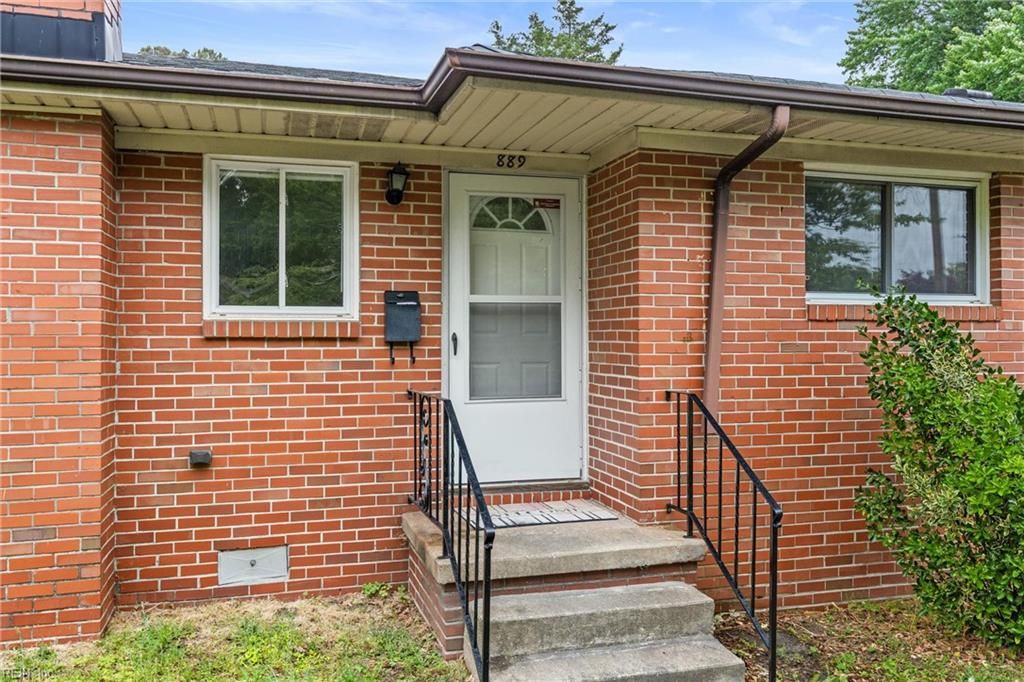 Photo of 889 Hopwood Lane, Virginia Beach, VA 23455 (MLS # 10636501)