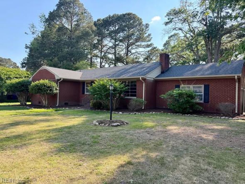 Photo of 3314 Dogwood Drive, Portsmouth, VA 23703 (MLS # 10635557)
