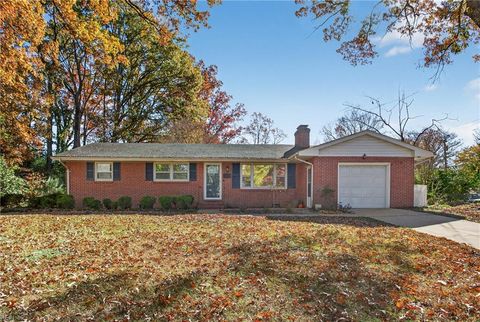 Photo of 2 Luanita Lane, Newport News, VA 23606 (MLS # 10610726)
