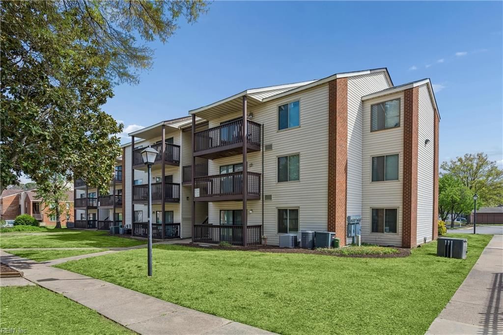 Photo of 107 Davenport Court #2, Hampton, VA 23666 (MLS # 10628406)