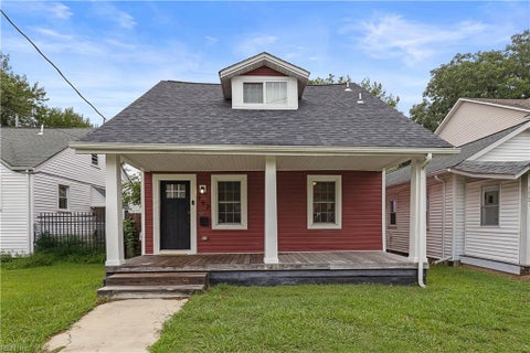 Photo of 162 W Seaview Avenue, Norfolk, VA 23503 (MLS # 10645905)