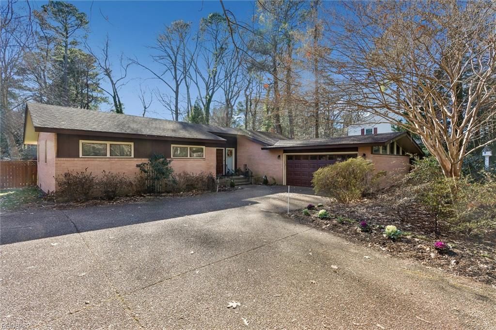 Photo of 106 Cove Crescent, Yorktown, VA 23692 (MLS # 10617359)