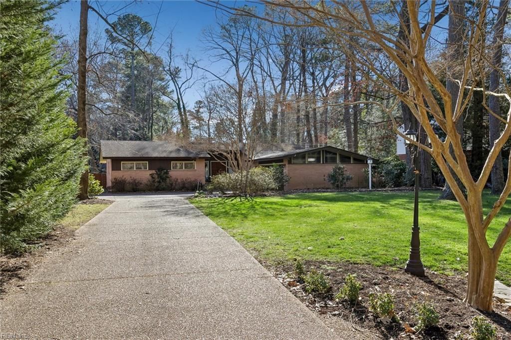 Photo of 106 Cove Crescent, Yorktown, VA 23692 (MLS # 10617359)