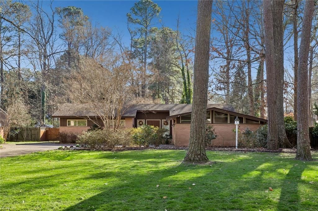 Photo of 106 Cove Crescent, Yorktown, VA 23692 (MLS # 10617359)