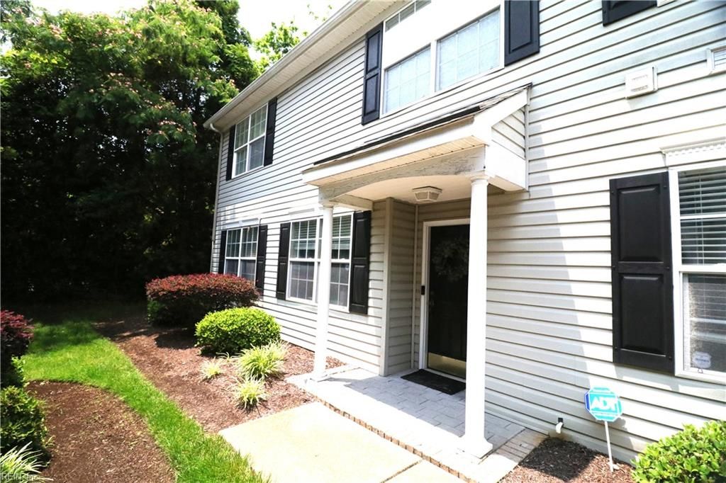 Photo of 2004 Sawgrass Lane, Portsmouth, VA 23703 (MLS # 10612143)