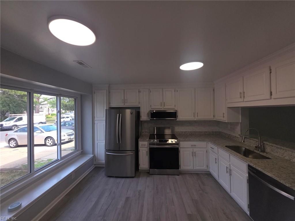 Photo of 812 S Lake Circle, Chesapeake, VA 23322 (MLS # 10635840)