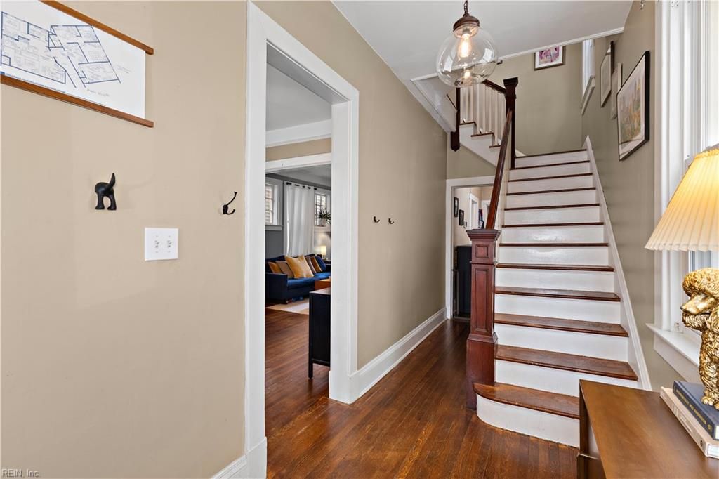 Photo of 1106 Redgate Avenue, Norfolk, VA 23507 (MLS # 10623218)