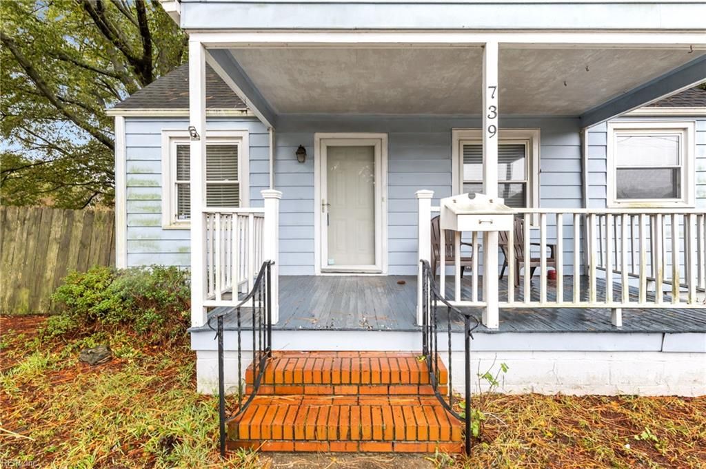 Photo of 739 Lanier Crescent, Portsmouth, VA 23707 (MLS # 10608090)