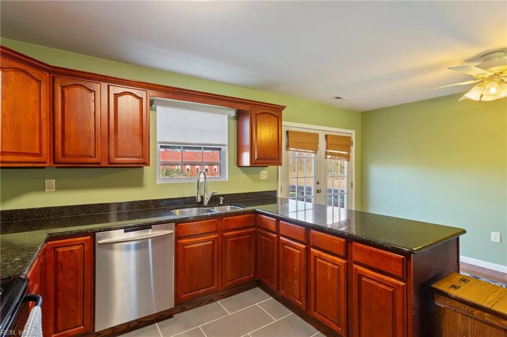 Suffolk, Virginia 23434, United States, 3 Bedrooms Bedrooms, ,2 BathroomsBathrooms,Residential,Pending,28189