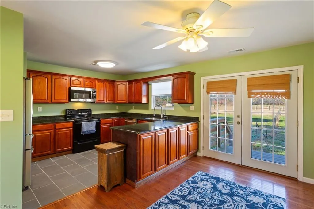 Suffolk, Virginia 23434, United States, 3 Bedrooms Bedrooms, ,2 BathroomsBathrooms,Residential,Pending,28189