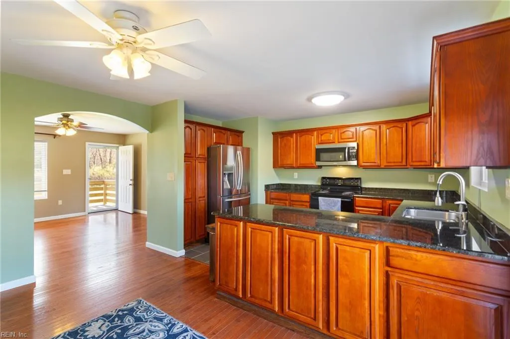 Suffolk, Virginia 23434, United States, 3 Bedrooms Bedrooms, ,2 BathroomsBathrooms,Residential,Pending,28189