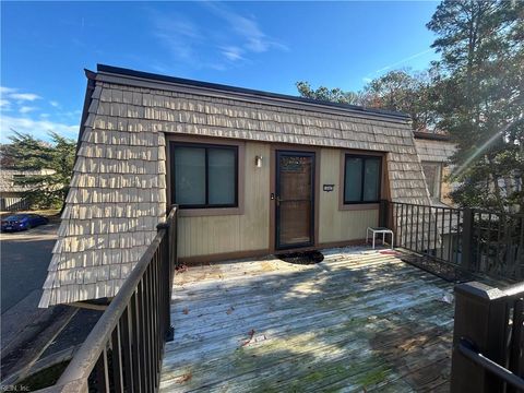 Photo of 1645 Malibu Place, Newport News, VA 23608 (MLS # 10611543)