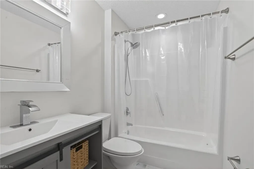 Norfolk, Virginia 23502, United States, 2 Bedrooms Bedrooms, ,2 BathroomsBathrooms,Residential,Active,218947