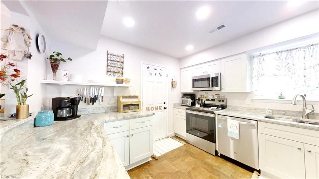 Photo of 6 El Paso Court, Hampton, VA 23663 (MLS # 10625836)