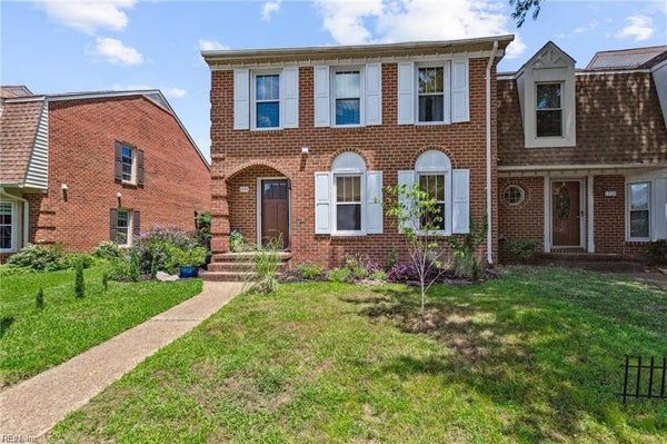 1028 TOTTENHAM LN, VIRGINIA BEACH, VA 23454 - Image 5cd7e4c679c152a1b66d0ff2c8aba9c9/658366194