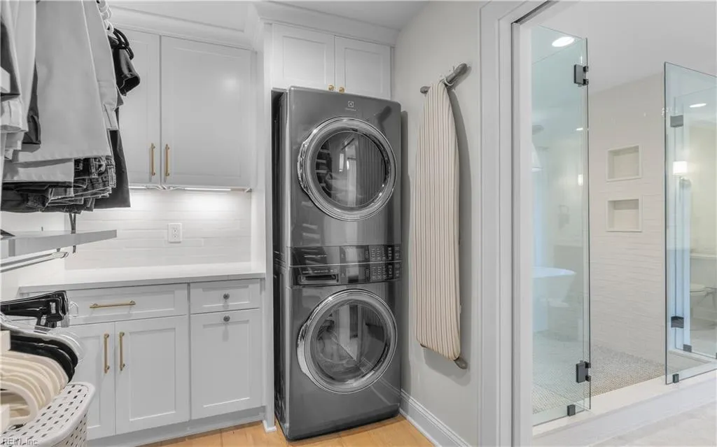 Virginia Beach, Virginia 23455, United States, 4 Bedrooms Bedrooms, ,3 BathroomsBathrooms,Residential,Active,220169